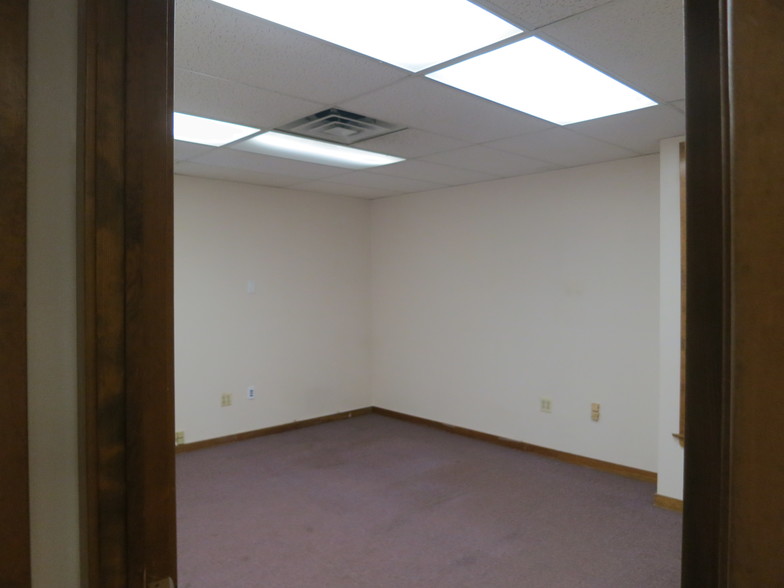 1273 Bound Brook Rd, Middlesex, NJ for lease - Interior Photo - Image 3 of 9