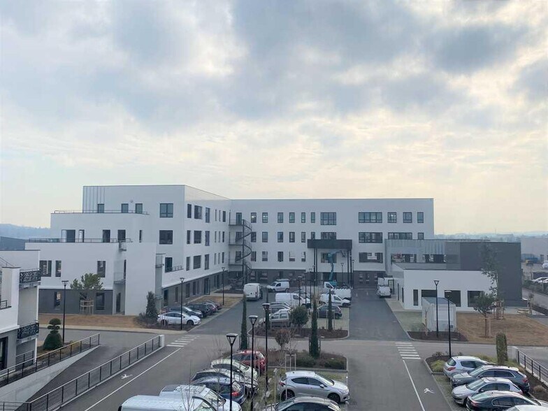 Office in Genas for lease - Building Photo - Image 3 of 13