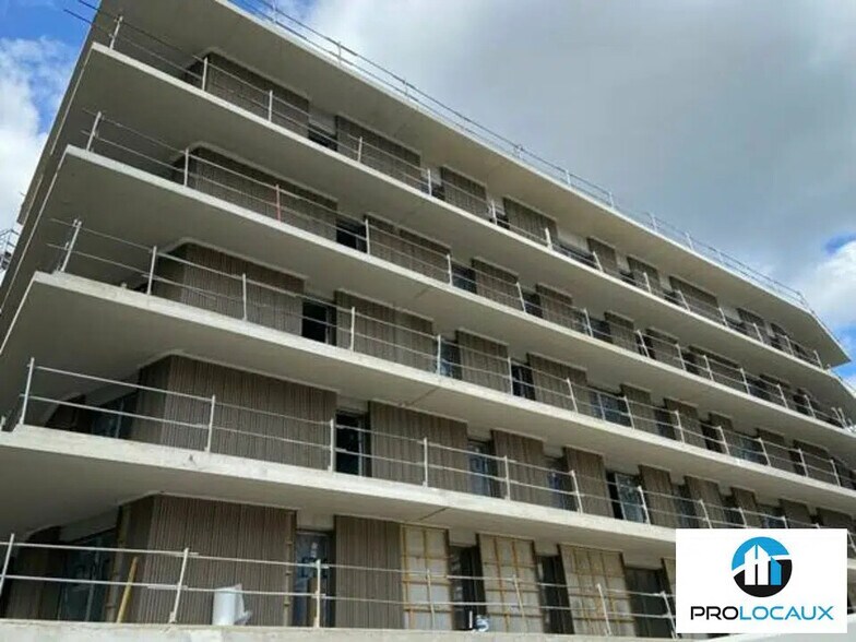 Office in Bondy for sale - Building Photo - Image 3 of 8