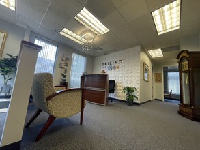 3330 Dundee Rd, Northbrook, IL for lease Interior Photo- Image 1 of 5