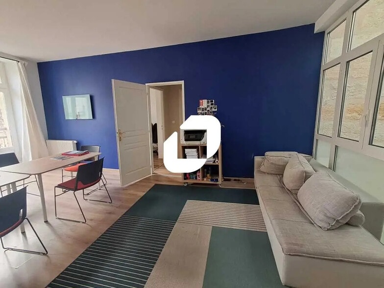 Office in Bordeaux for lease - Interior Photo - Image 3 of 11