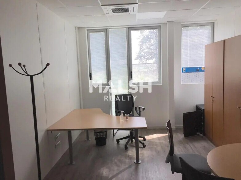 Office in Rillieux-la-Pape for lease - Building Photo - Image 2 of 25