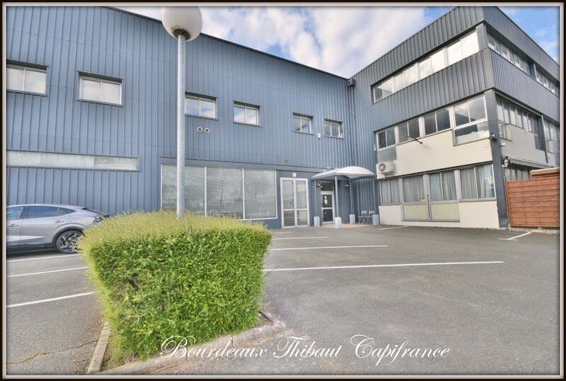 Office in Trappes for lease - Building Photo - Image 1 of 5