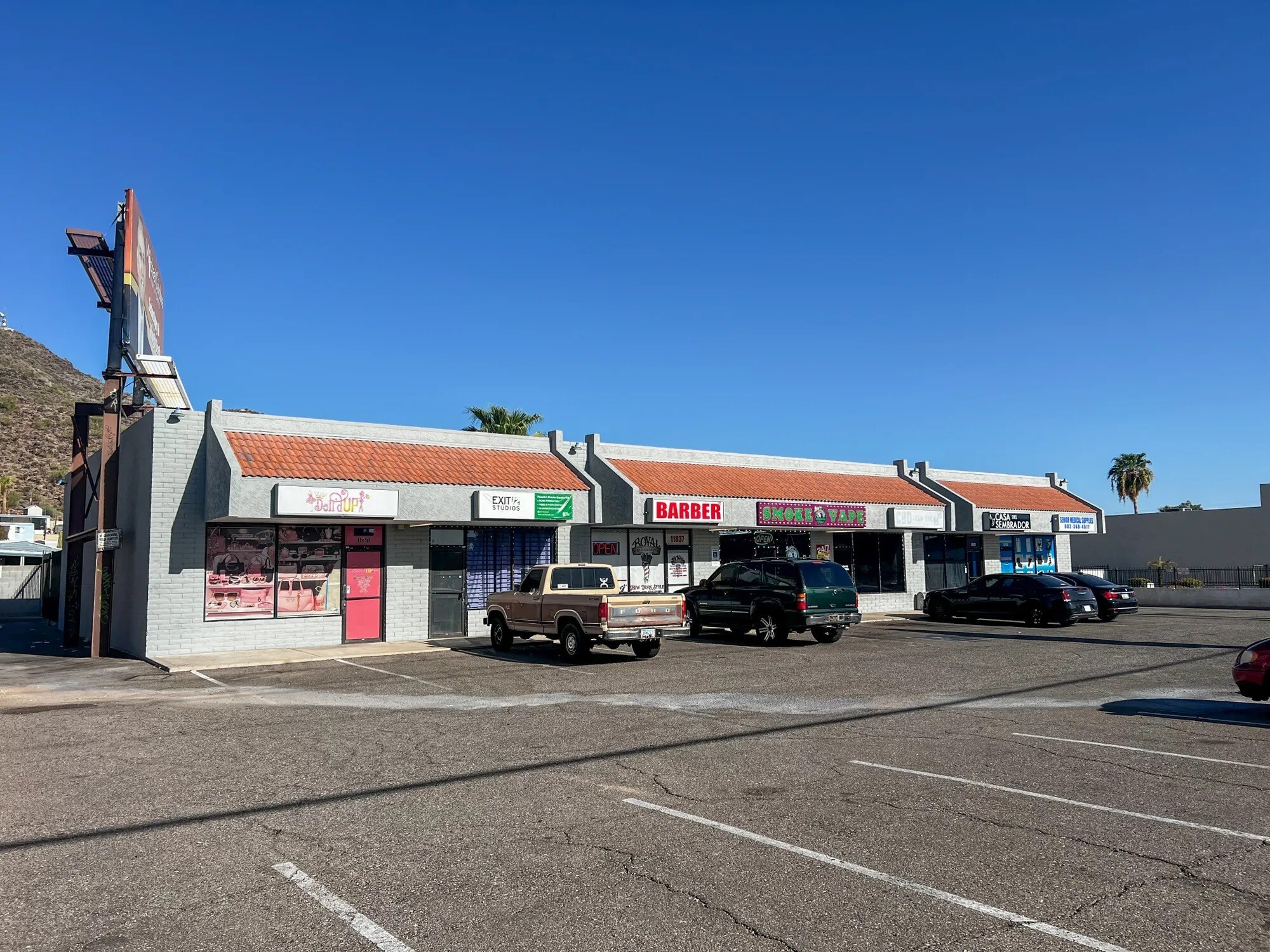 11829-11835 N 19th Ave, Phoenix, AZ for lease Building Photo- Image 1 of 17