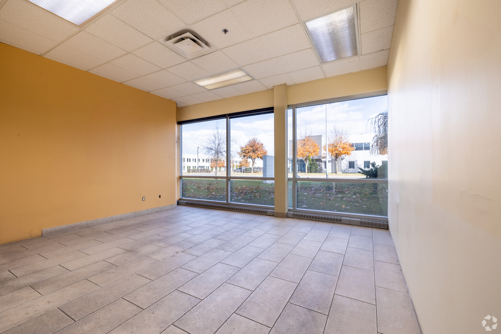 730 Rue Delage, Longueuil, QC for lease Interior Photo- Image 1 of 6