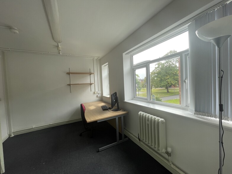 Crewe Green Rd, Crewe for lease - Interior Photo - Image 2 of 3