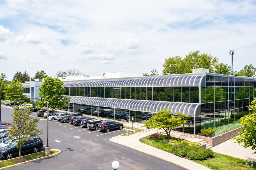 3809 West Chester Pike, Newtown Square, PA for lease - Primary Photo - Image 1 of 6