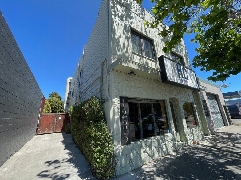 1235 San Pablo Ave, Berkeley, CA 94706