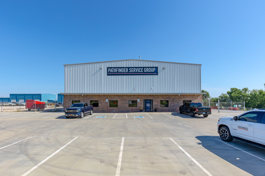 9601 W Reno Ave, Oklahoma City, OK for lease - Building Photo - Image 2 of 8