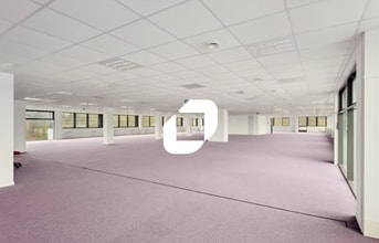 Office in Bruyères-le-Châtel for lease Interior Photo- Image 2 of 4