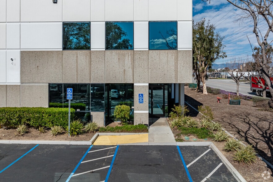 10660 Mulberry Ave, Fontana, CA for lease - Building Photo - Image 2 of 7