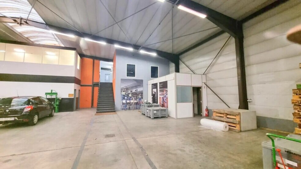 Flex in Achères for sale - Building Photo - Image 2 of 28