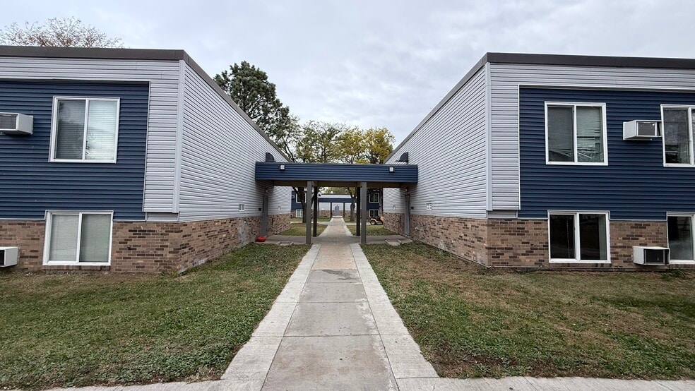 1940-1990 Wisconsin SW, Huron, SD for sale - Building Photo - Image 2 of 10