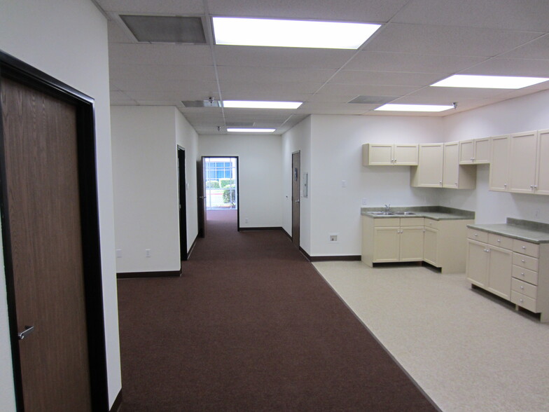 13937 Magnolia Ave, Chino, CA for lease - Building Photo - Image 3 of 12