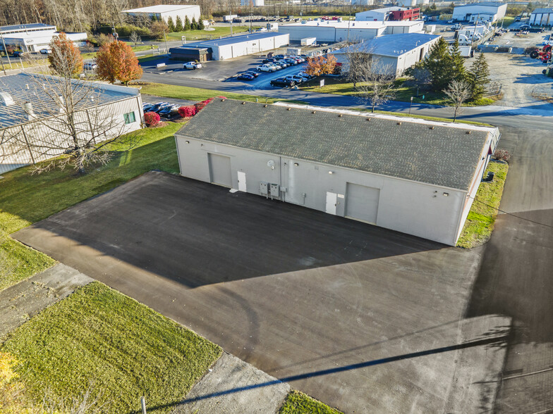 8742 Robbins Rd, Indianapolis, IN for lease - Building Photo - Image 2 of 16