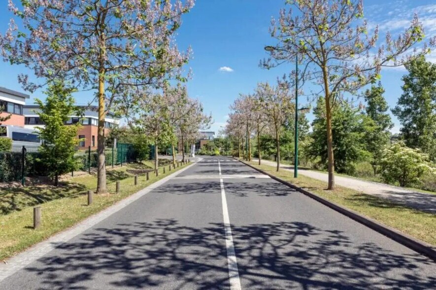 10 Rue Du Commandant D'estienne D'orves, Villeneuve-la-Garenne for lease - Building Photo - Image 3 of 14