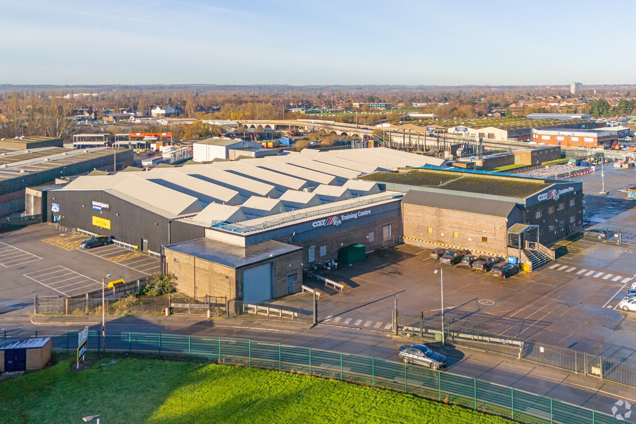 Freightliner Rd, Hull for lease Primary Photo- Image 1 of 5