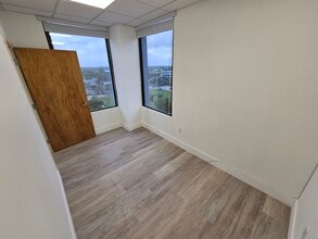 12550 Biscayne Blvd, North Miami, FL for lease Building Photo- Image 2 of 8