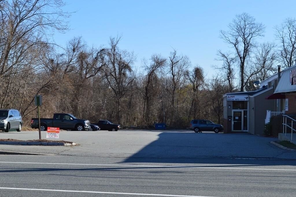 40 Vinal Sq, North Chelmsford, MA 01863