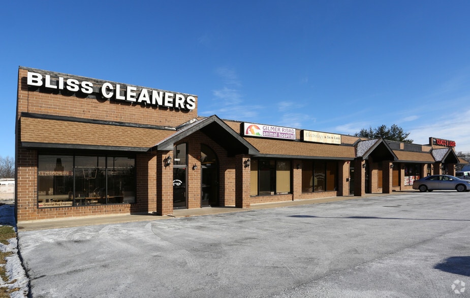21189-21200 Commercial Dr, Mundelein, IL for lease - Building Photo - Image 3 of 3