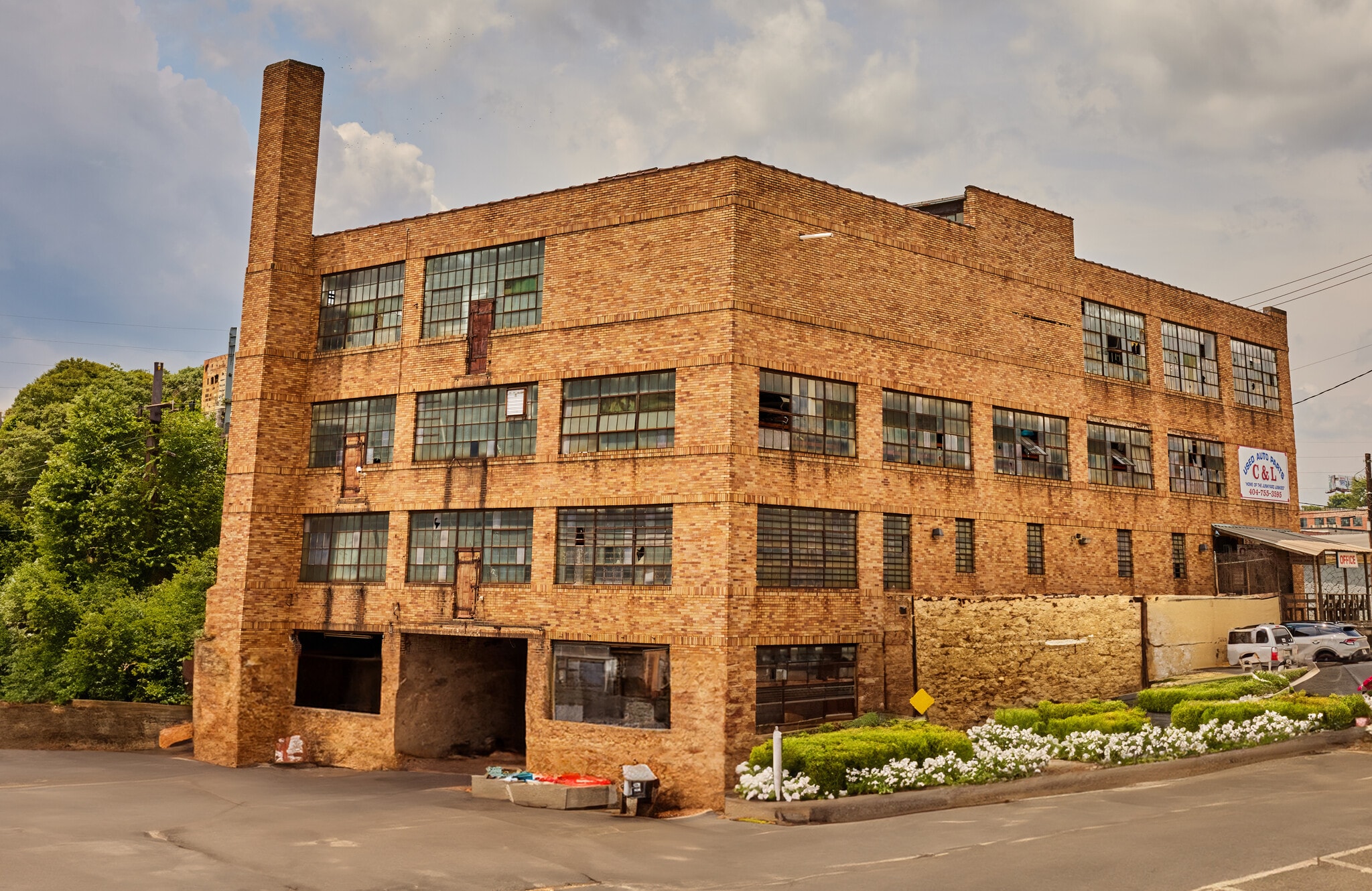 570 SW Glenn St, Atlanta, GA for lease Building Photo- Image 1 of 7