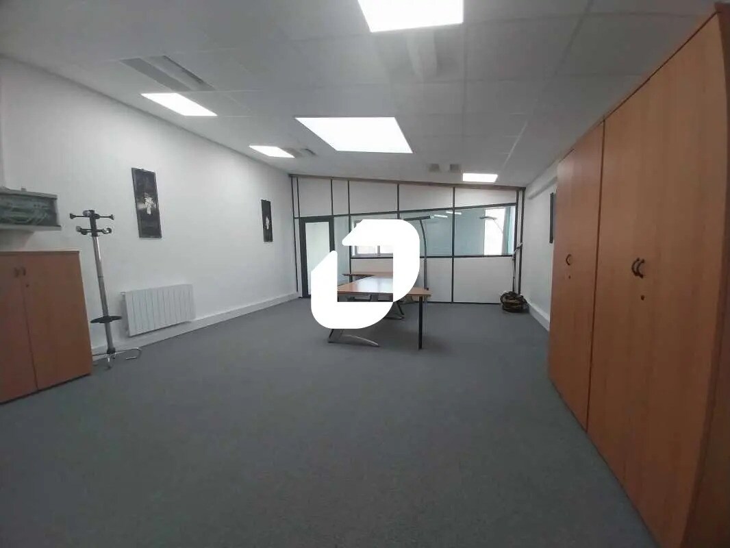 Office in BOIS-D'ARCY for lease Interior Photo- Image 1 of 7
