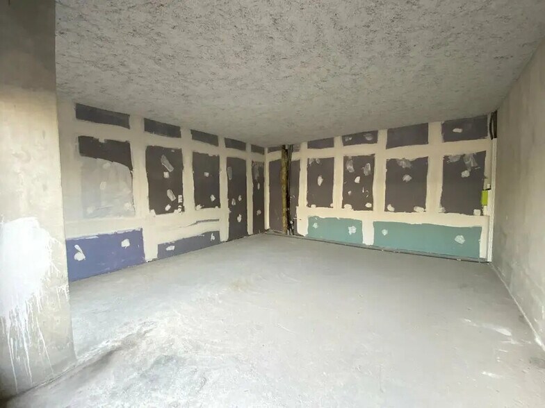 Retail in Le Cannet for lease - Interior Photo - Image 2 of 3