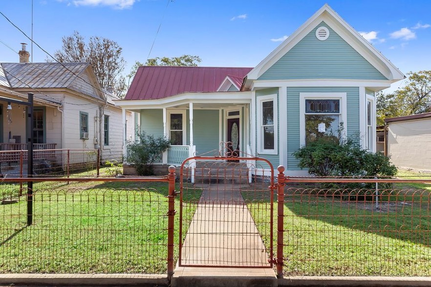 411 E Main St, Fredericksburg, TX for sale - Other - Image 1 of 1