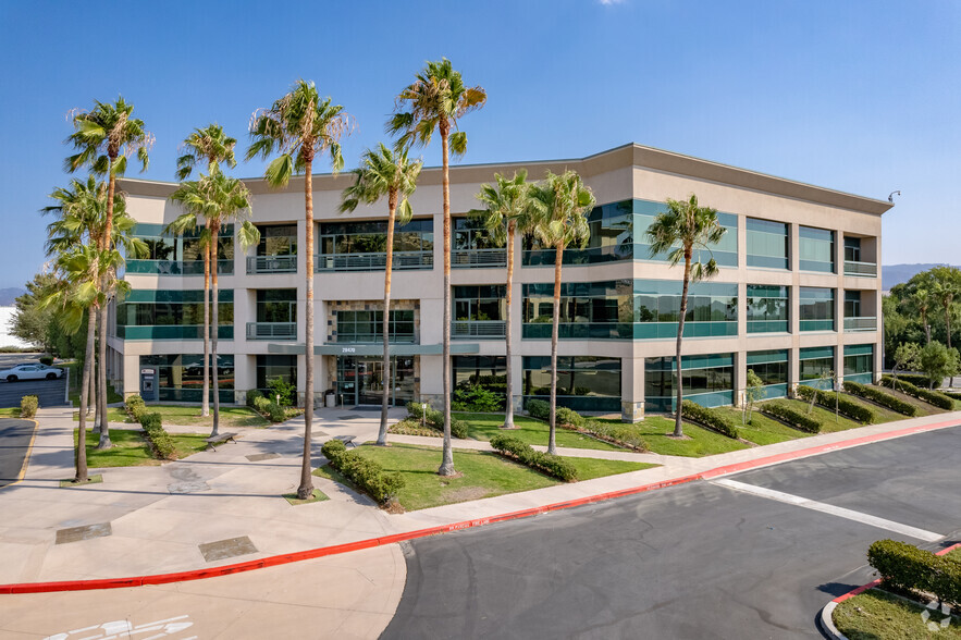 28470 Avenue Stanford, Santa Clarita, CA for lease - Building Photo - Image 1 of 7