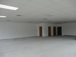 5703 MacCorkle Ave SE, Charleston, WV for lease Interior Photo- Image 1 of 4