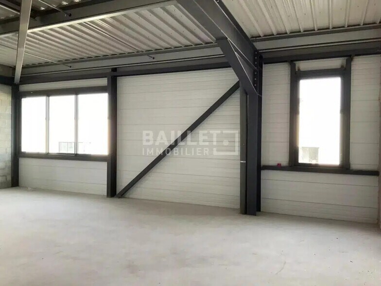 Retail in Fréjus for lease - Interior Photo - Image 2 of 21