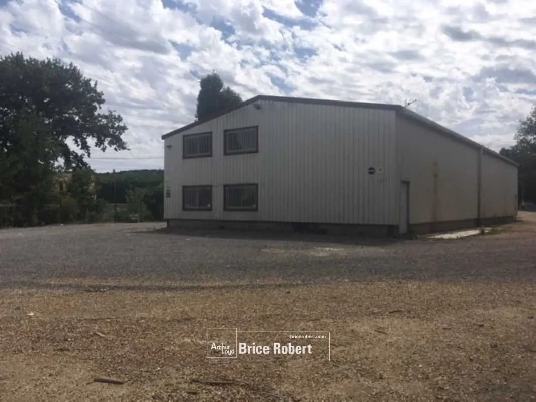 Flex in Lozanne for lease Building Photo- Image 1 of 18