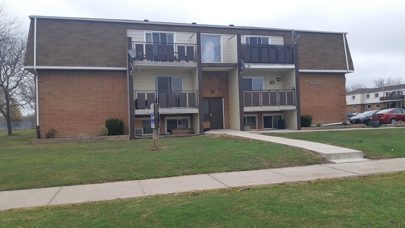 8800 Willoughby Dr, Niagara Falls, ON L2G 6X8