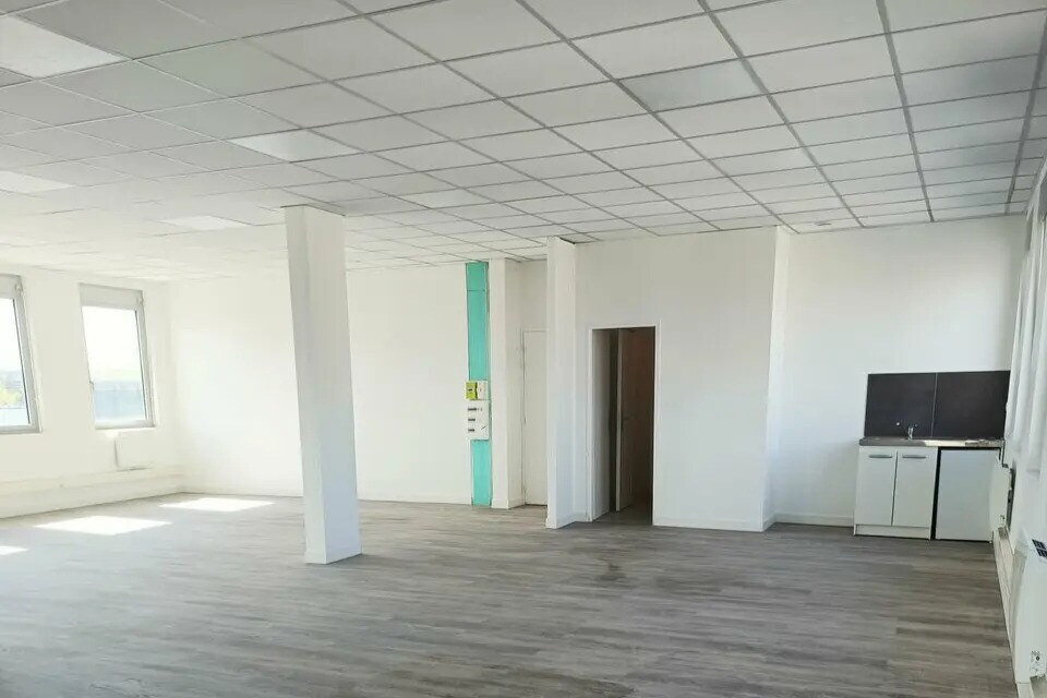 Office in Le Havre for lease Interior Photo- Image 1 of 3