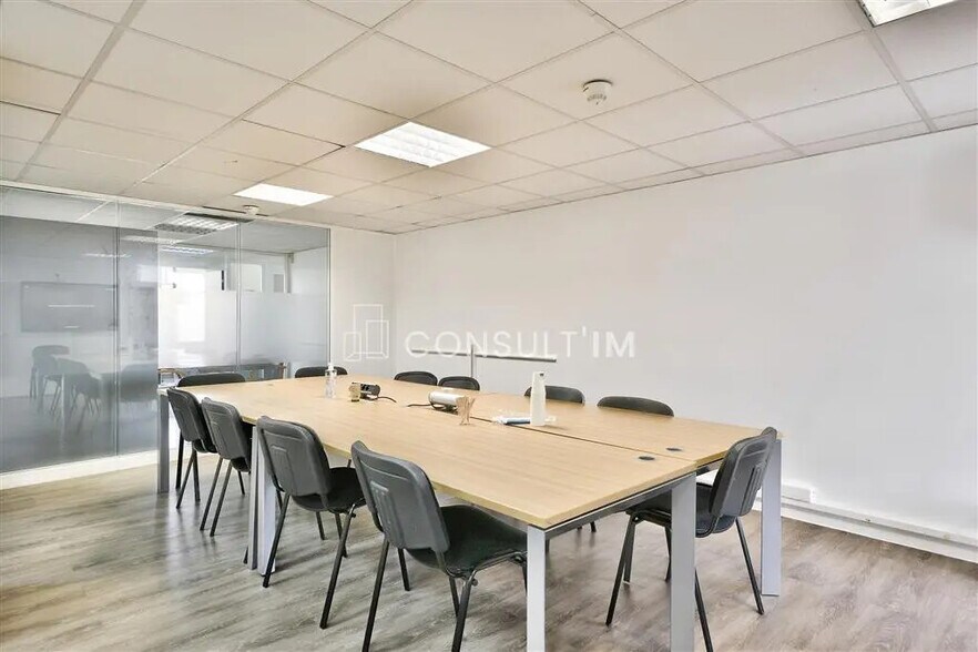 Office in Saint-Cloud for sale - Building Photo - Image 2 of 9
