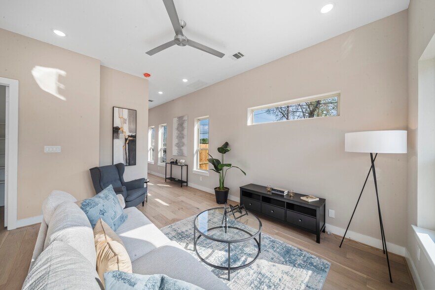 308 W Donovan St, Houston, TX for sale - Building Photo - Image 1 of 1