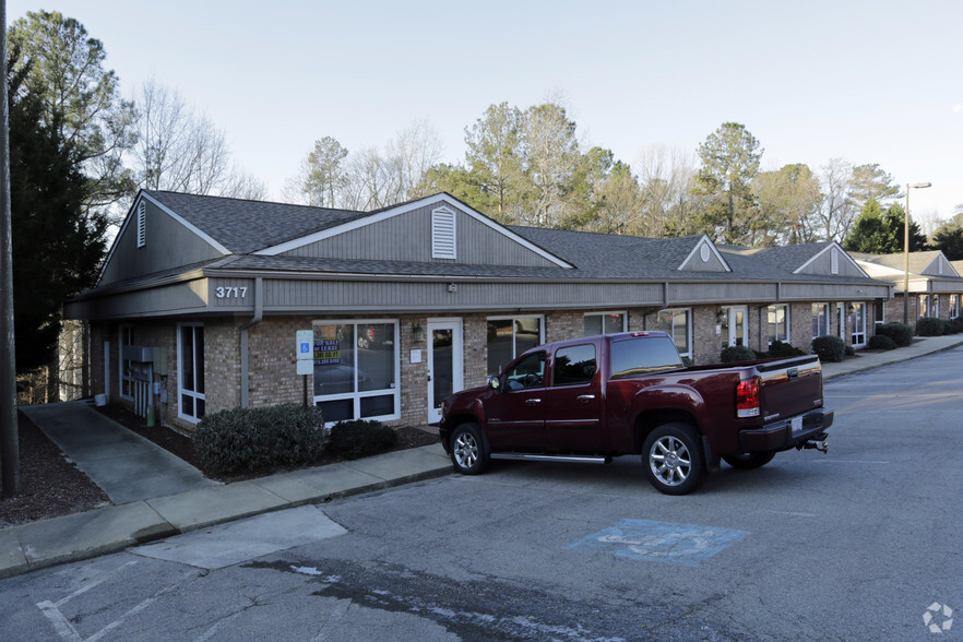 3717 University Dr, Durham, NC for lease - Building Photo - Image 2 of 18