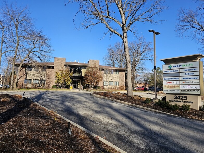 3425 Executive Pky, Toledo, OH for lease - Building Photo - Image 1 of 8