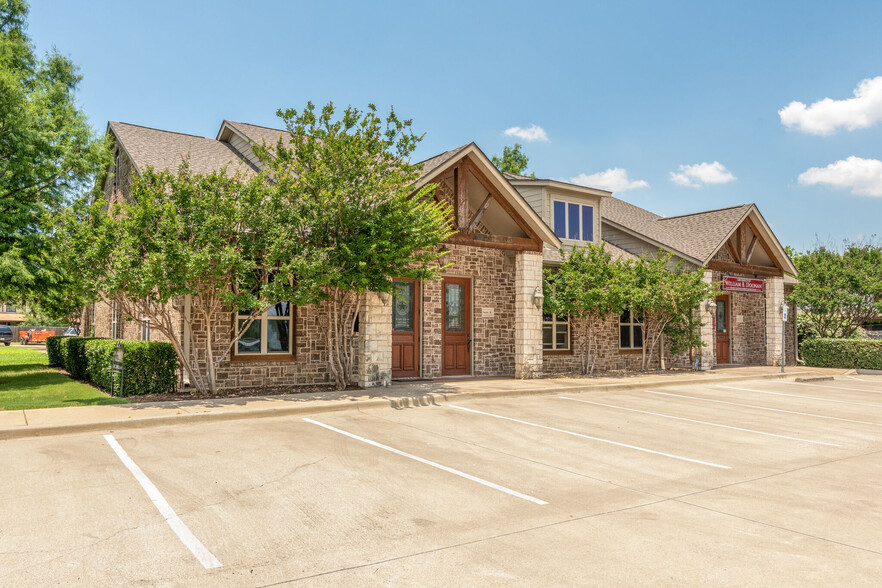 807 Bluebonnet Dr, Keller, TX for lease - Building Photo - Image 1 of 7