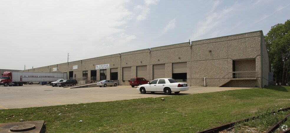 10220 Metropolitan Dr, Austin, TX for lease - Building Photo - Image 3 of 16