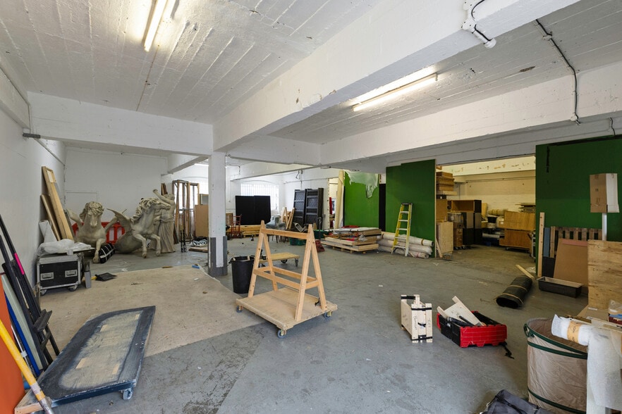 Riverside Rd, London for sale - Interior Photo - Image 3 of 5
