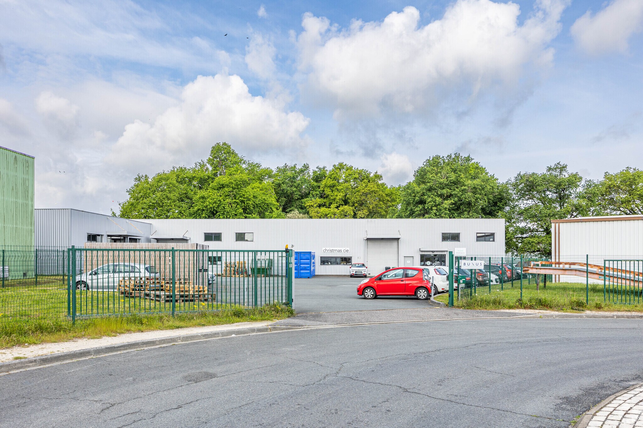 5 Allée Jacqueline Auriol, Eysines for lease Primary Photo- Image 1 of 12