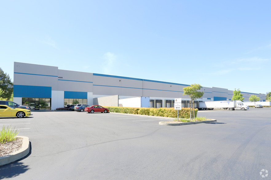 4301-4399 Industrial Way, Benicia, CA for lease - Building Photo - Image 2 of 8