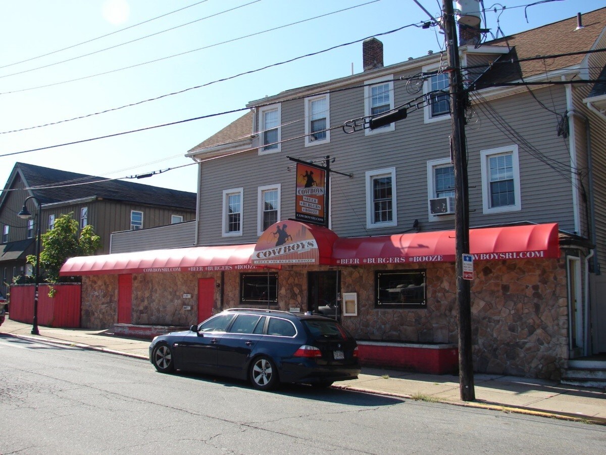 348350 River St, Woonsocket, RI 02895