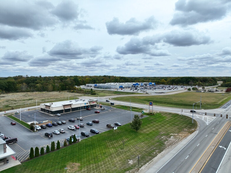 1210 18th St, Silvis, IL for lease - Building Photo - Image 2 of 6