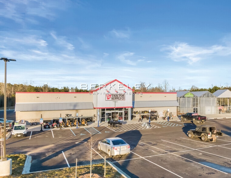 183 General Puller Hwy, Saluda, VA for sale - Building Photo - Image 3 of 12