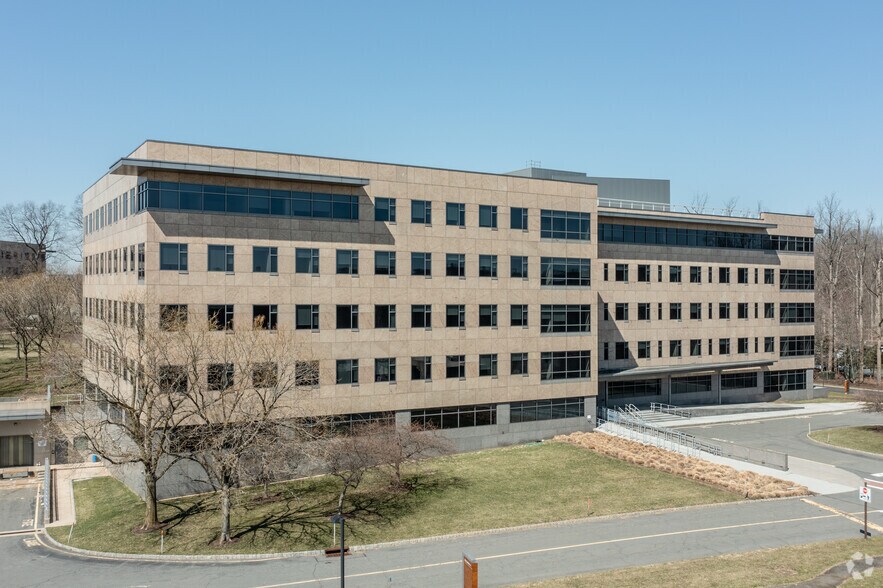 777 Scudders Mill Rd, Plainsboro, NJ for lease - Building Photo - Image 2 of 24