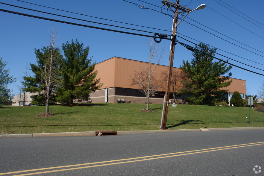 20 Worlds Fair Dr, Somerset, NJ for lease - Building Photo - Image 2 of 2