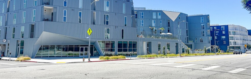 11776 Santa Monica Blvd, Los Angeles, CA for lease - Building Photo - Image 2 of 10