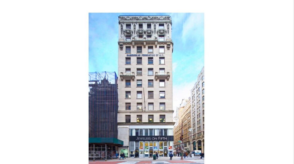 576 Fifth Ave, New York, NY for sale - Building Photo - Image 1 of 1